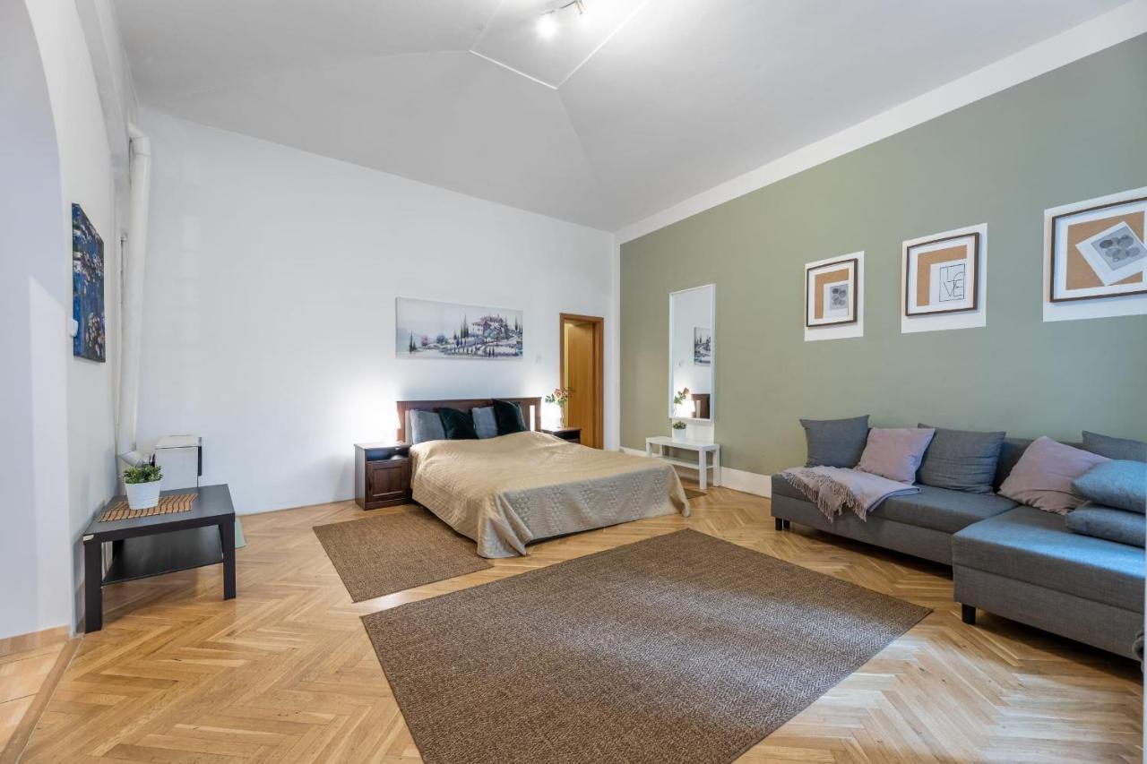 Spacious 3 Bedroom Apartment In The Heart Of 布拉格 外观 照片